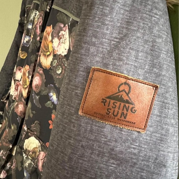 Rising sun winter jacket TEEN size 10 - Picture 3 of 4